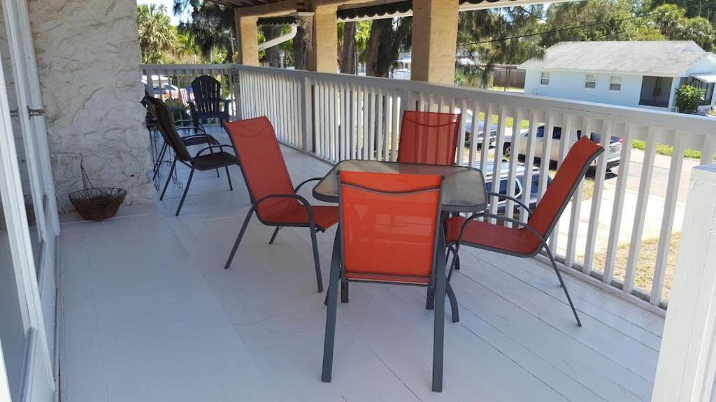 Spacious Beach House Unit,Beautifully Furnished 2 Bed 2Bath./2Min.Walk To Beach Clearwater Beach Exterior foto